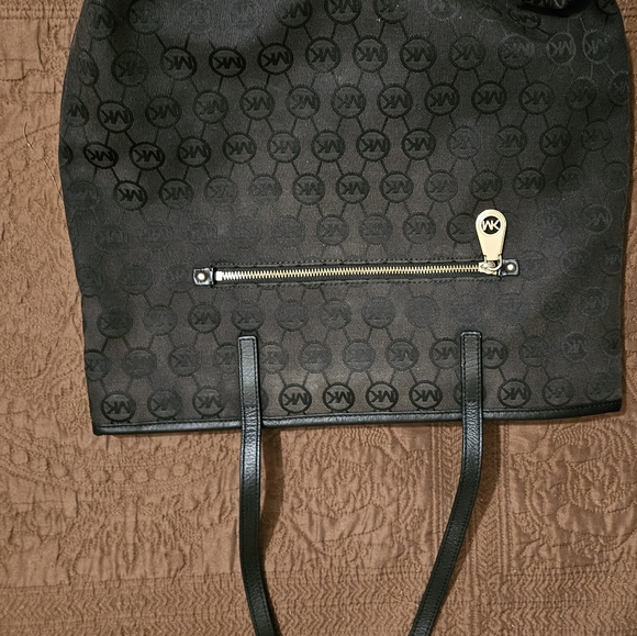 Michael Kors Bennet Large Tote - Picture 4 of 11